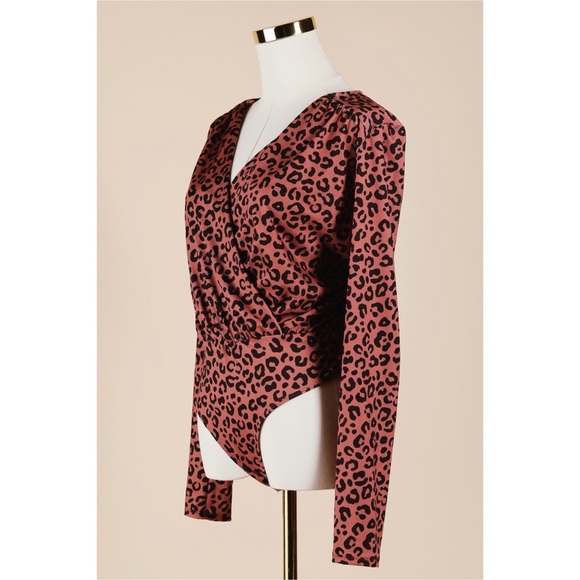 Sz L Peach Love California Silky Leopard Print Long Sleeve V Neck Bodysuit EUC - Picture 2 of 4